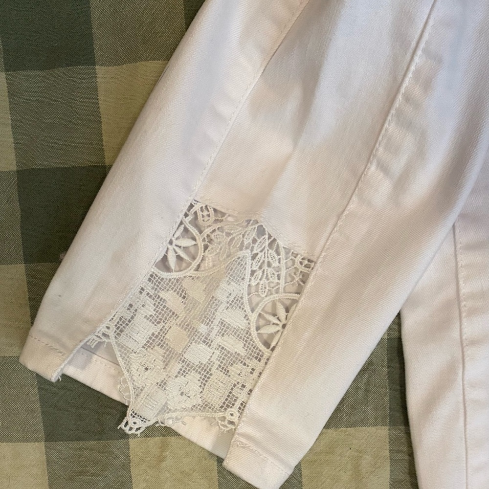 NWT Soft Surroundings White “The Ultimate High Rise Lace Hem Crop Jeans” 8 - Picture 3 of 10